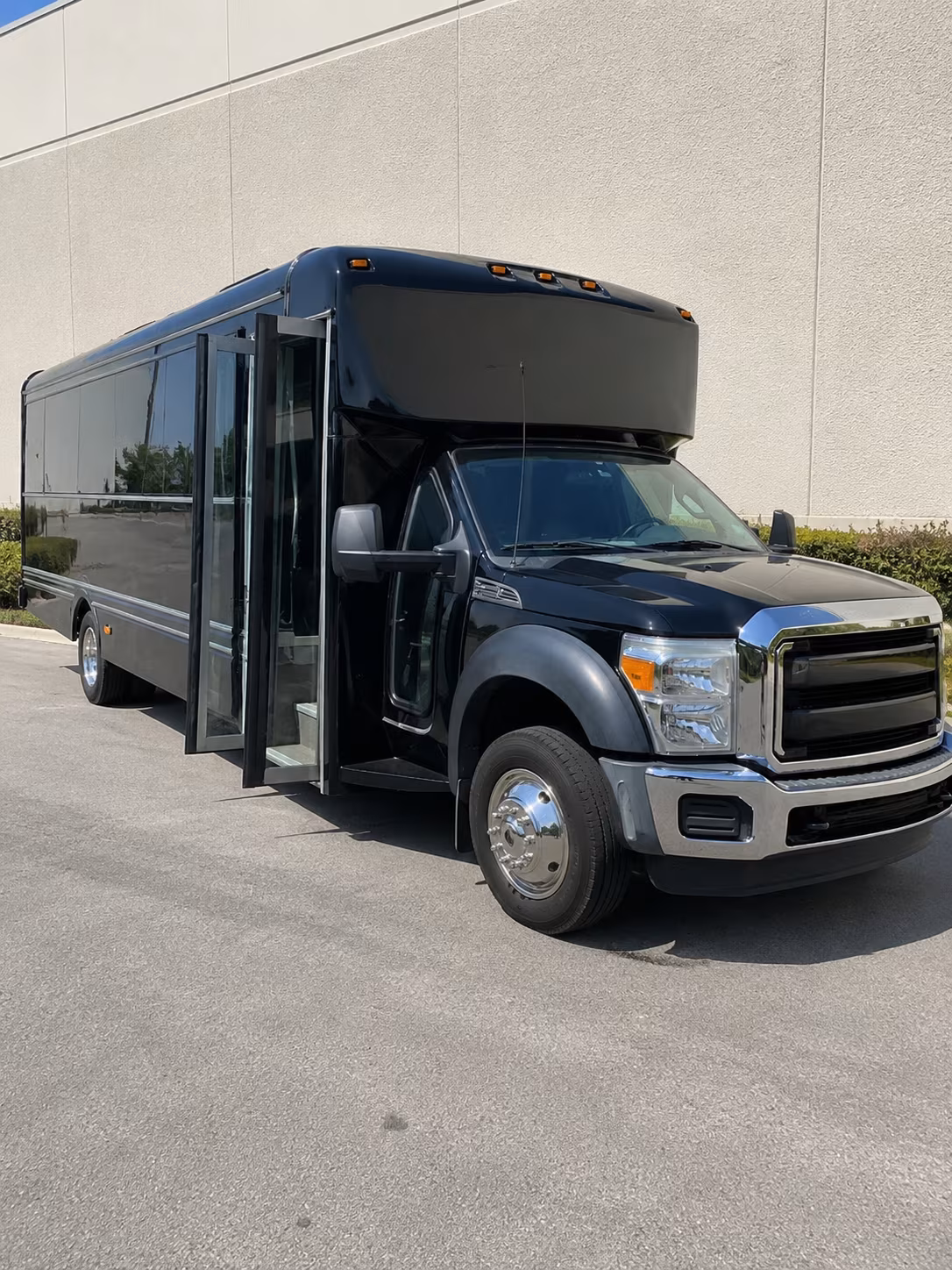 busrentalstpeters com is here to make finding your bridal party bus fast and easy